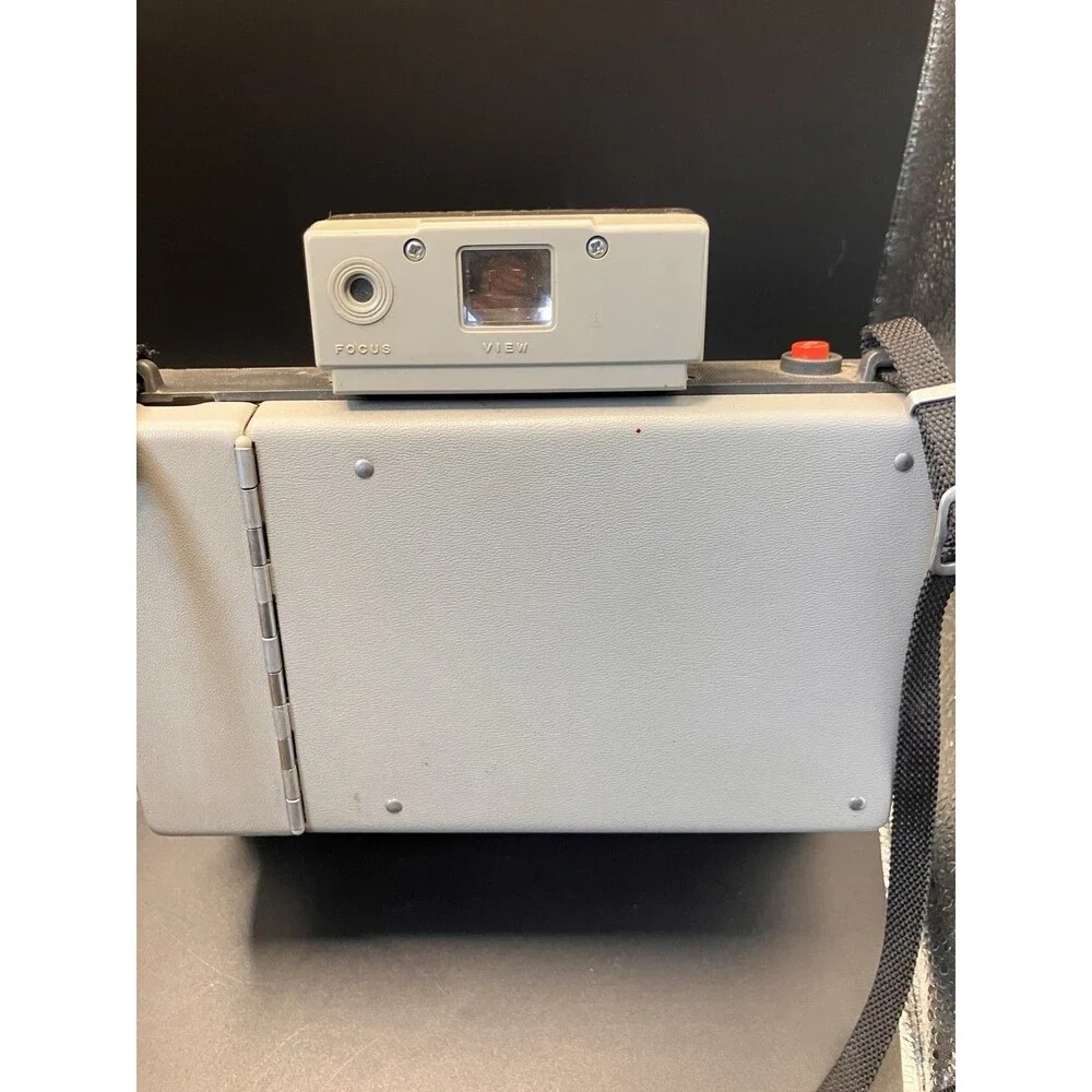 Vintage Polaroid Automatic 220 Land Camera Instant Film Camera w/ Case Untested